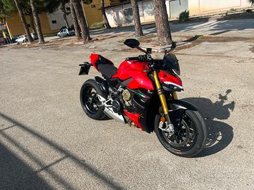 Ducati Streetfighter v4s