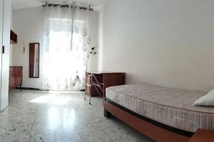 Camera singola angolo via Amendola