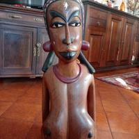 Statuetta di donna africana 