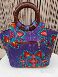 Borsa etnica con maniglie in legno. Nuovo