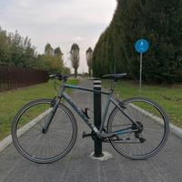 Bicicletta da corsa ibrida per la città 