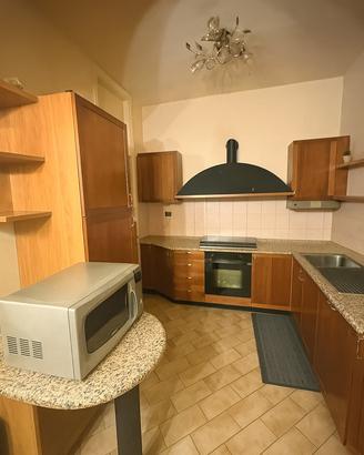 Cucina in legno di ciliegio