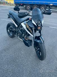 KTM 690 DUKE R