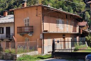 Casa indipendente di 208 m² con più di 5 locali a 
