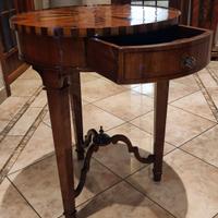 Tavolino rotondo in legno intarsiato – stile class