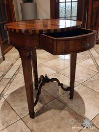 Tavolino rotondo in legno intarsiato – stile class