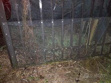 due cancelli in ferro