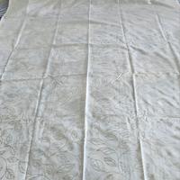 8 tende bianche con disegno foglie argentate