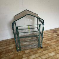 Serra da balcone con ripiani e ruote