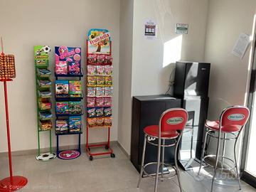 Locale in Centro con vetrina fronte strada