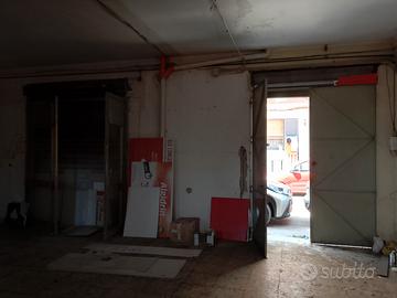 Locale uso deposito per varie attività