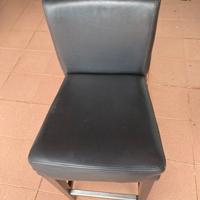 Sgabello bar IKEA pelle nera e legno