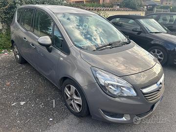 Opel meriva incidentata