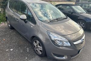 Opel meriva incidentata