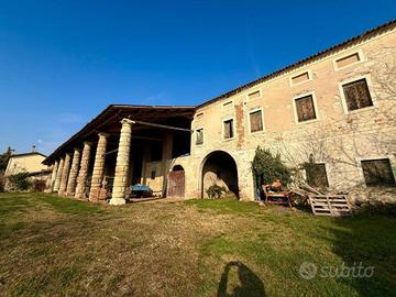 Rustico / Casale di 1000 m² a Lonigo
