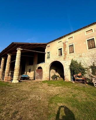 Rustico / Casale di 1000 m² a Lonigo