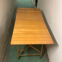 Tavolo chiudibile in legno da esterno