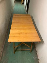 Tavolo chiudibile in legno da esterno