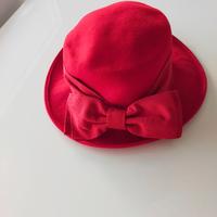 Cappello rosso in panno