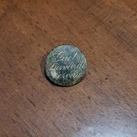 raro bottone vintage con scritte da identificare