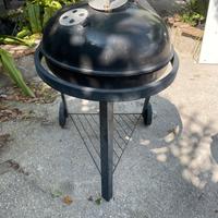 Barbecue a carbonella con ruote