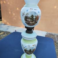 Lampada antica in opalina