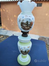 Lampada antica in opalina