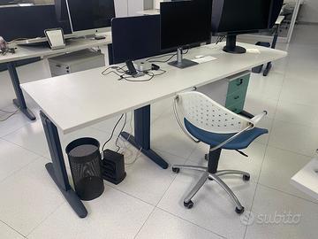 Scrivanie e arredi vari ufficio operativo