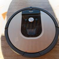 Robot Roomba aspirapolvere 