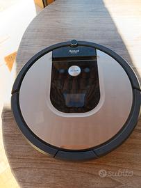 Robot Roomba aspirapolvere 