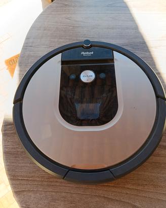 Robot Roomba aspirapolvere 