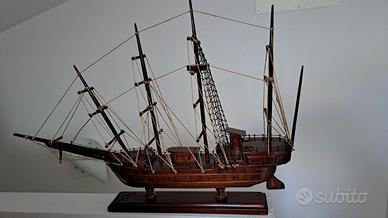 veliero in legno