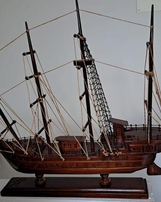 veliero in legno