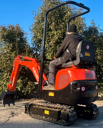 E213 Mini escavatore Neuson 10 q carro allargabile