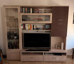 Parete attrezzata soggiorno moderna con vetrina