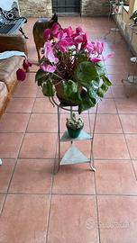 Portavasi in metallo