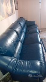 Divano in pelle blu 