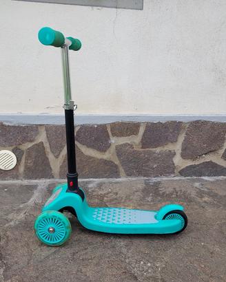 monopattino a 3 ruote 