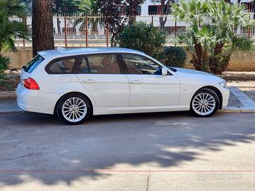BMW 330d xDrive Touring automatica LCI