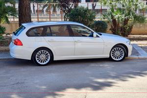 BMW 330d xDrive Touring automatica LCI