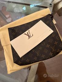 Louis Vuitton Poche Toilette 26  Monogram M47542