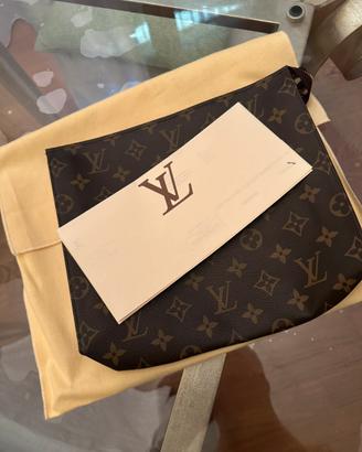 Louis Vuitton Poche Toilette 26  Monogram M47542