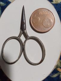 Antica forbicina da ricamo a mano