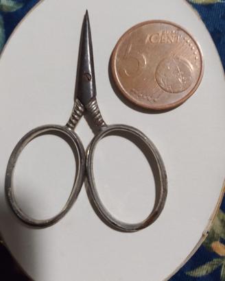 Antica forbicina da ricamo a mano