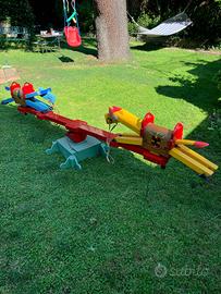 Vecchio gioco in legno da giardino