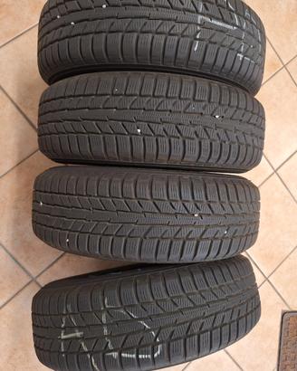 Cerchi e gomme termiche per Toyota Yaris 185/65R15