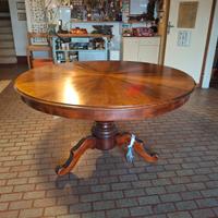 Antico tavolo rotondo in legno