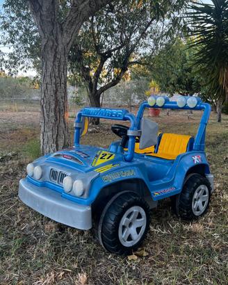Auto elettrica per due bambini