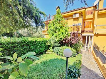 VILLA A SCHIERA A MONTEGRIDOLFO