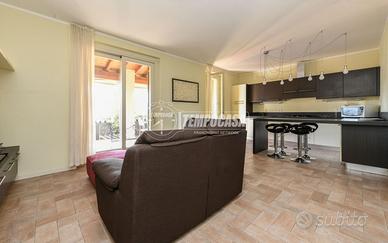 TRILOCALE CON TERRAZZO IN RESIDENCE CON PISCINA